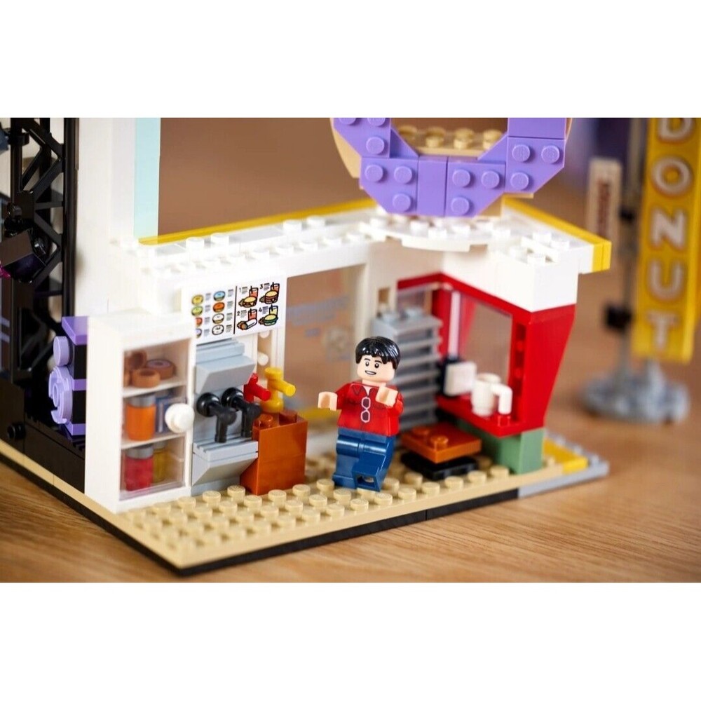 LEGO Ideas BTS Dynamite Set 21339 – 749pcs – New Sealed – 2023 First Release - Picture 9 of 16